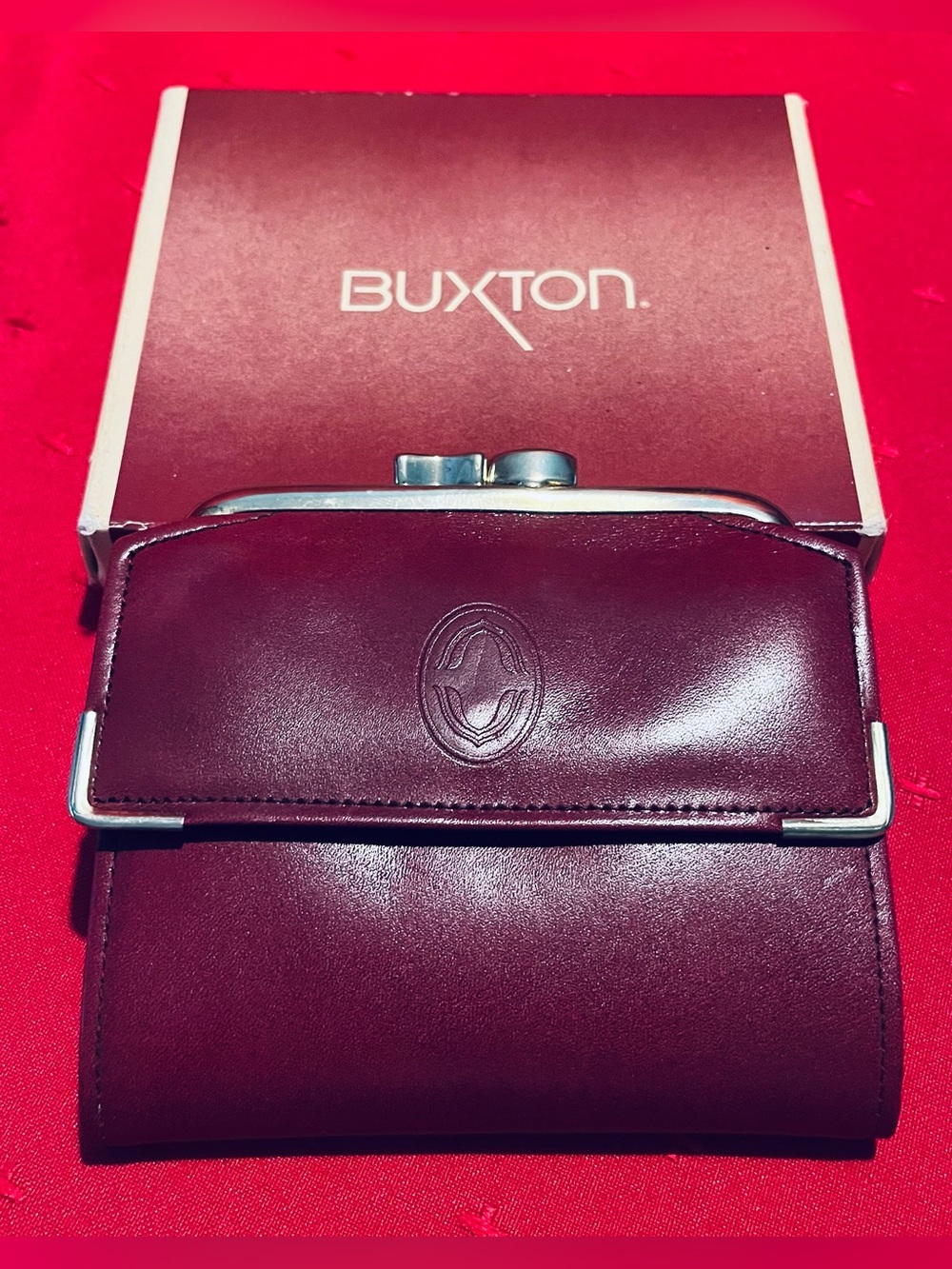 Vintage Buxton Burgundy Leather Kiss-Lock Coin Wallet with Embossed Logo